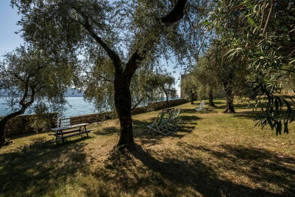 Oleandro Apartment Directly On The Lake Gargnano Exteriér fotografie